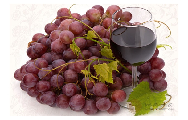 6 gründe, warum du deine haut mit wein verwöhnen solltest