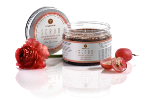 manna tělový peeling z drcených hroznových zrníček